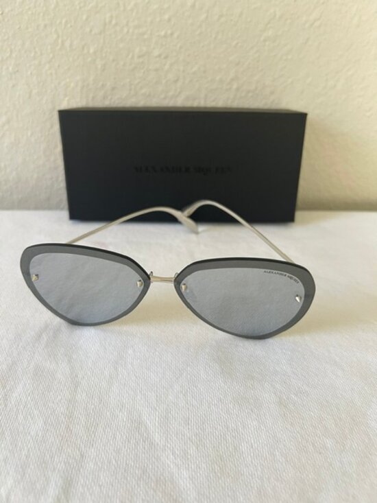 Alexander McQueen AM0120SA 002 Womens Sumglasses Gary Black And Silver main image 6